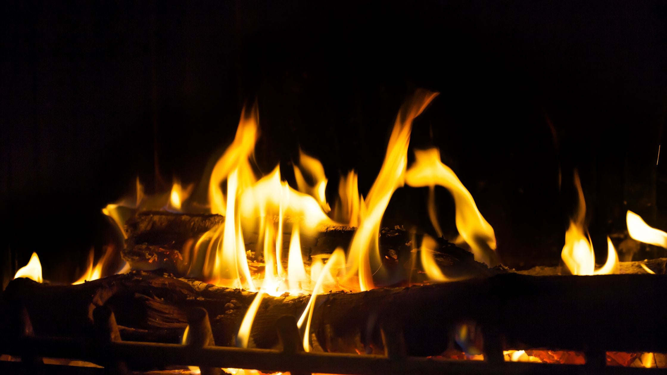 What are the main benefits that come from using Homefire Heat Logs?